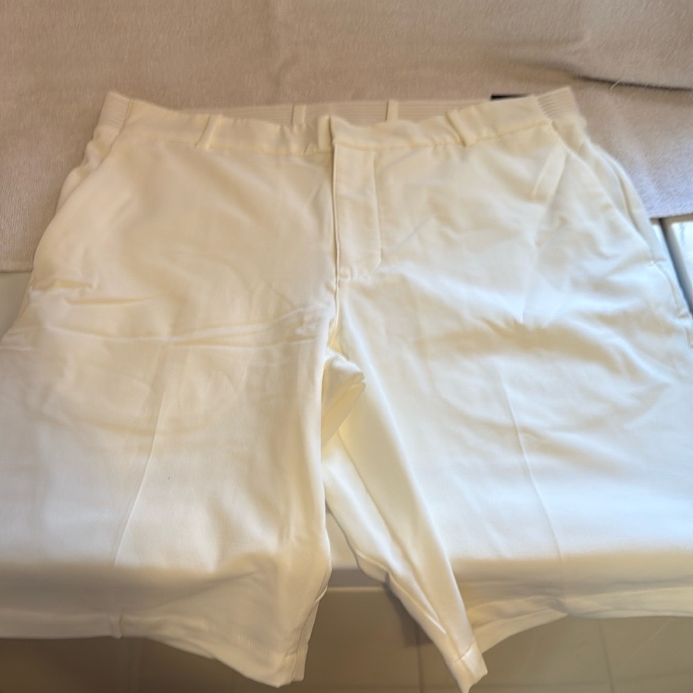 New Nike golf shorts